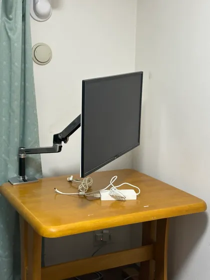 いったん物をどかした状態の以前の机